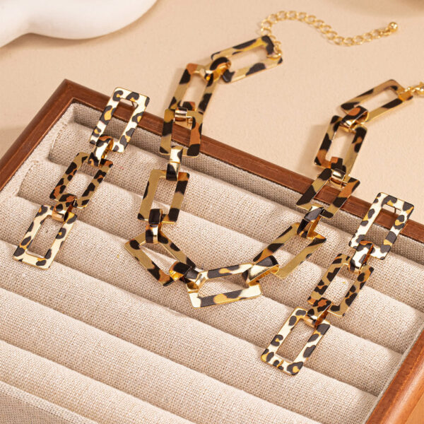Ladies Necklace